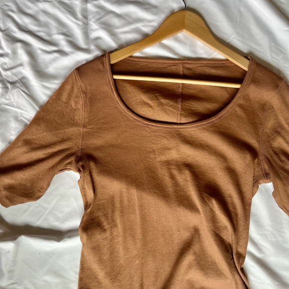 Everlane The Pima Micro-Rib Scoop-Neck Tee - Picture 5 of 7